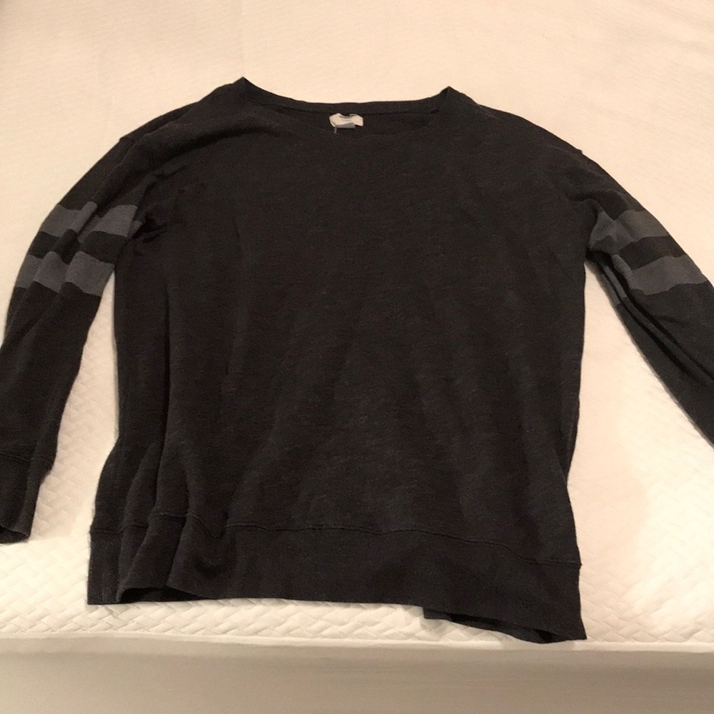 Lightweight sweater/sweatshirt